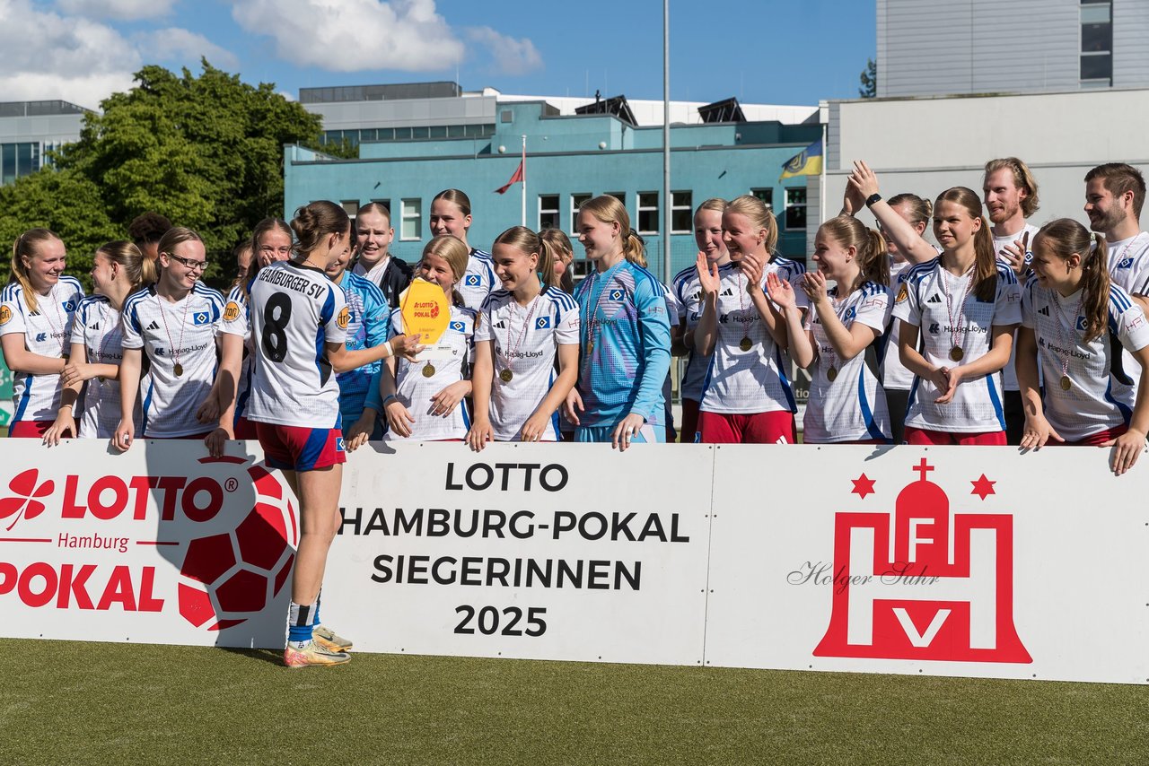 Bild 172 - wBJ Lotto Pokal Finale  Eimsbuetteler TV - Hamburger SV : Ergebnis: 0:3
